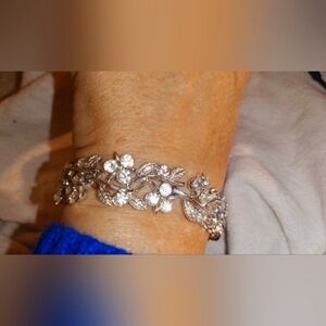 Lisner Rhinestones and Leaf 🌿 Bracelet